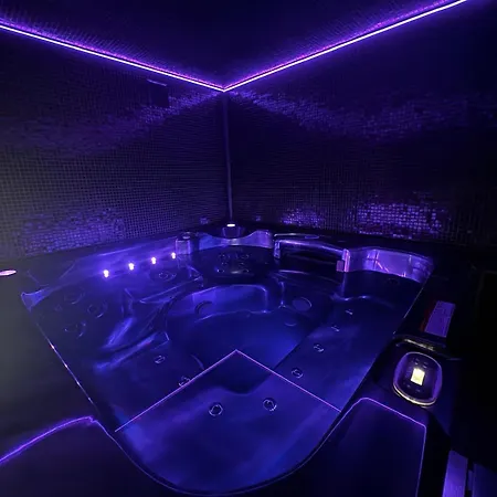شقة Moonlight Jacuzzi *